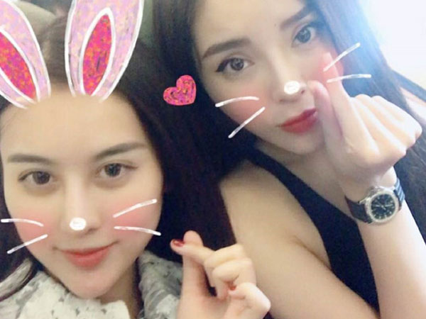 Cả thế giới ra mà xem có phải Kỳ Duyên nắm tay Huyền My đi chơi lễ?