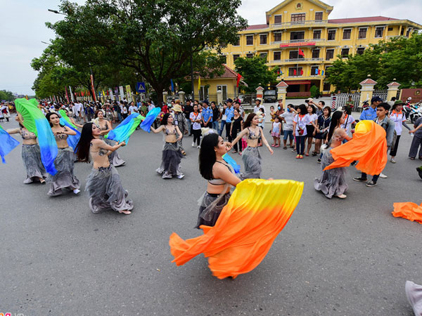 Lễ hội đường phố đặc sắc tại Festival Huế