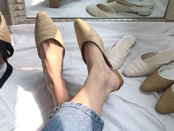 Mule giả cói: Đôi dép hot nhất hè 2018 dành cho những cô nàng kết style phóng khoáng 'ểnh ương'