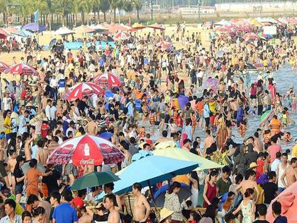 Biển Hạ Long ken đặc người ngày nghỉ lễ