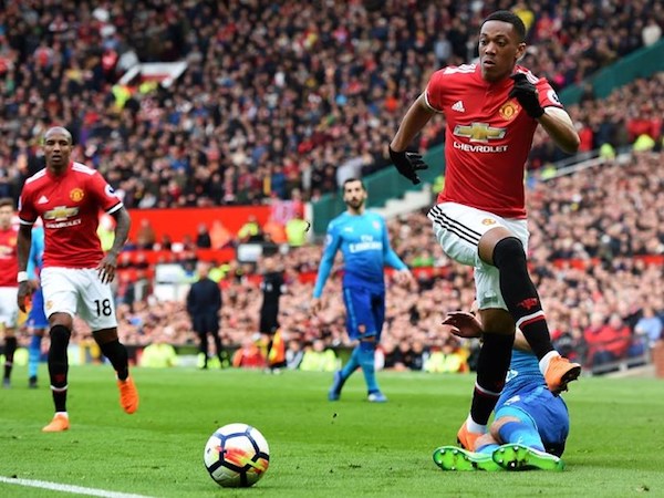 Chelsea, Arsenal tranh giành 'người thừa' của MU