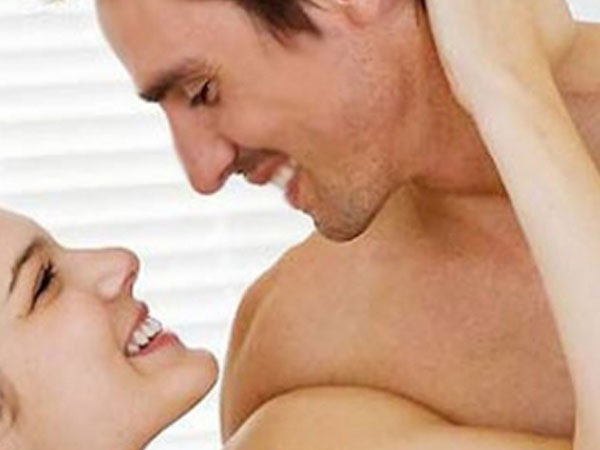 Nam giới có 'yêu' bằng tai?
