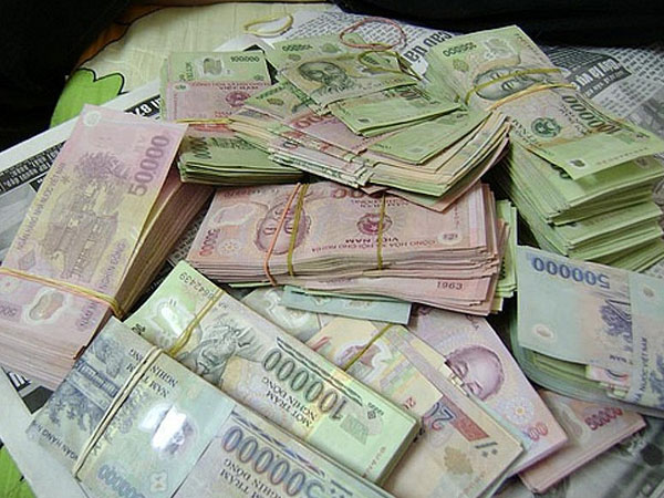 Nhân viên trạm thu phí ở TP HCM vây bắt nghi can trộm 3 tỷ