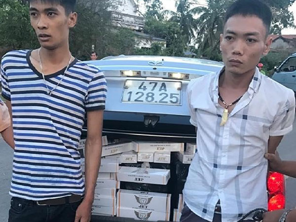 'Nhồi' 10.500 gói thuốc lá lậu trên ôtô từ Tây Nguyên xuống Bình Định