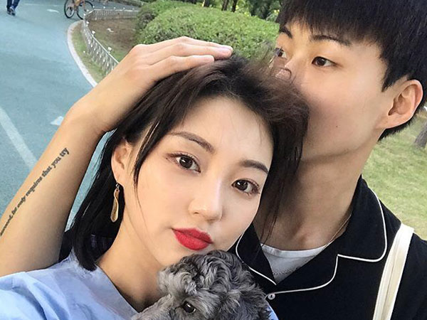 Yêu bạn trai bé hơn hẳn 9 tuổi, 'Chị Đẹp' lên mạng hỏi: 'Sao cứ thấy bất an, lo sợ?'