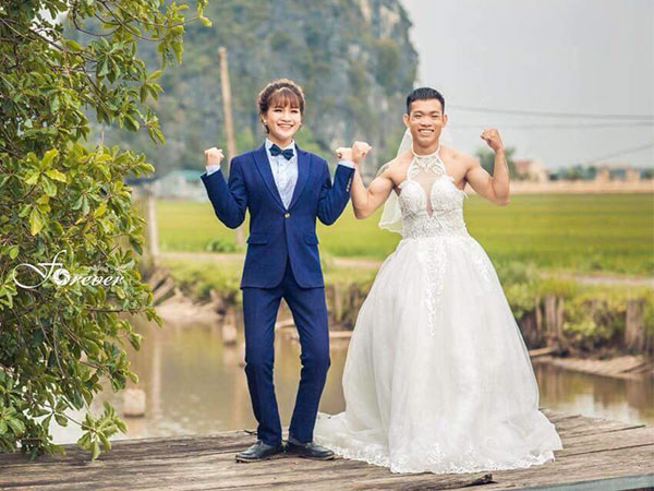 Chùm ảnh cưới chất: Khi chú rể cơ bắp nhưng cứ thích mặc thử váy cô dâu xem cảm giác ra làm sao