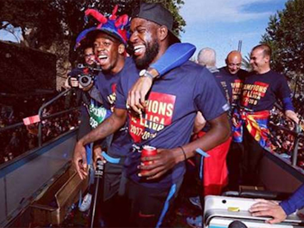 Hậu vệ trụ cột của Barca bị dọa giết vì đổ bia lên đầu đám đông