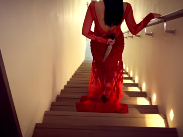 Không chỉ Sơn Tùng M-TP hay Zero9, Thu Minh cũng từng cầm dao đầy 'sát khí' trong MV cách đây 1 năm
