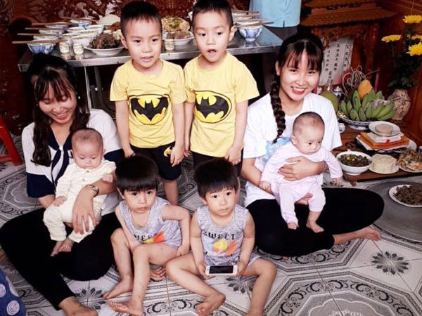 Chuyện thật như đùa: Gia đình có gene di truyền sinh đôi, 4 lần đi đẻ ra 8 đứa trẻ con