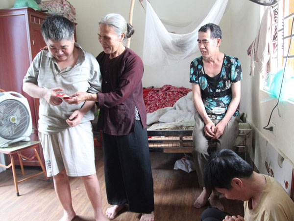 Cuộc sống sang trang mới của mẹ già 79 tuổi từng có ý định cho 6 con dại ăn một bữa thật no rồi uống thuốc độc cùng chết