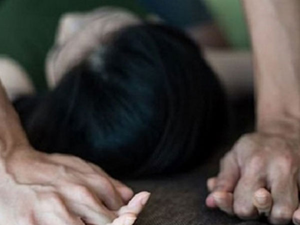 Định hiếp dâm, thanh niên bị gái trẻ cắn vào cổ phải tháo chạy