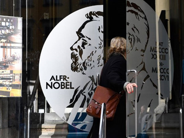 Giải Nobel Văn học có thể bị hoãn vì bê bối tình dục