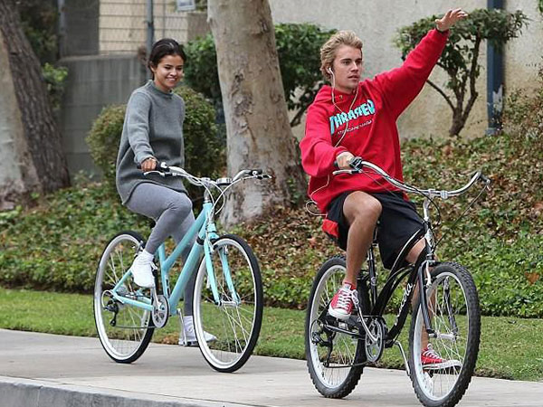 Justin Bieber lại một lần nữa rơi vào 'lưới tình' với Selena Gomez