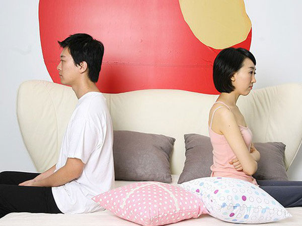 Khóc thét khi biết nguyên nhân kỳ lạ khiến chồng mình bất lực 'cục bộ'