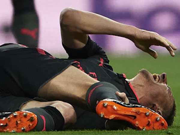 Koscielny mất World Cup vì chấn thương