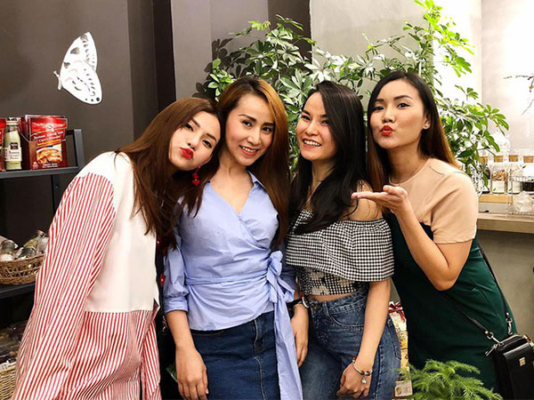 Mây Trắng phiên bản đầu tiên cách đây 18 năm bất ngờ hội ngộ, Yến Trang vẫn không có mặt