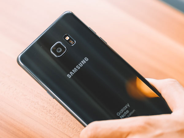 Samsung vẫn thống trị thị trường smartphone