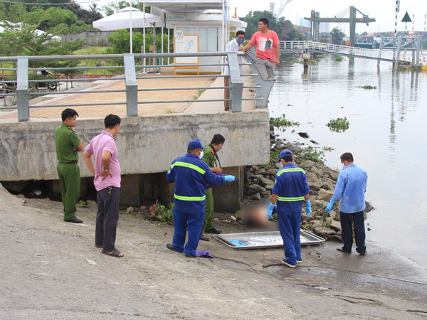 Tắm sông vào ban đêm, một bảo vệ dân phố ở Sài Gòn chết đuối