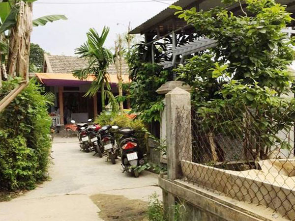 Bé 3 tuổi tử vong vì ngã từ xe máy