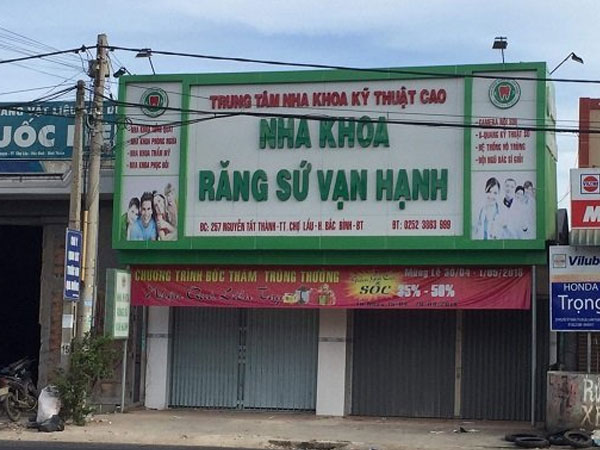 Chém nhau kinh hoàng ở phòng khám nha khoa