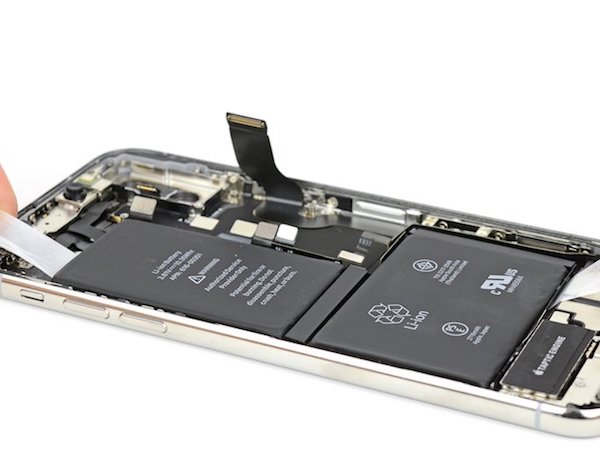 iFan cáo buộc Apple làm khó dễ khi họ muốn thay pin cho iPhone