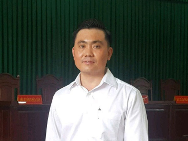 Tạm đình chỉ vụ 'giám đốc kêu oan được tòa cho tại ngoại'