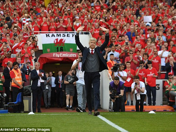 Arsene Wenger chính thức tạm biệt sân Emirates