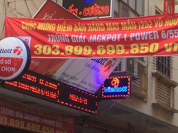 Chủ đại lý bán tấm vé Vietlott 300 tỷ: 'Người trúng biết tin nhưng chẳng dám quay lại cửa hàng'