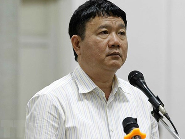 Đoàn xe đặc chủng chở các bị cáo vụ phúc thẩm Đinh La Thăng đến tòa
