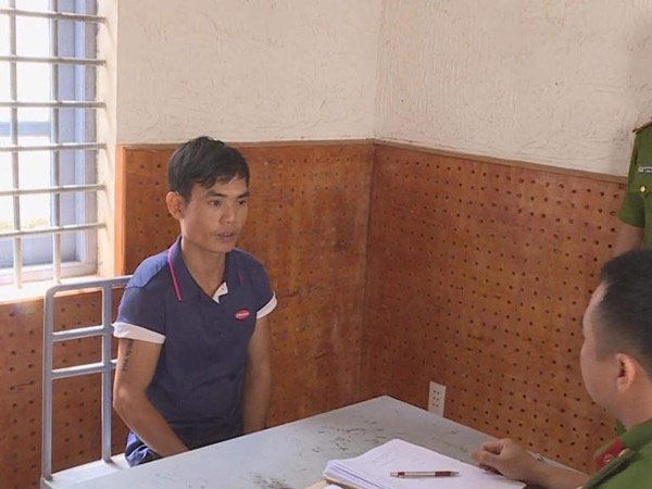 Nghe vợ bị đánh, chồng cầm dao đi trả thù