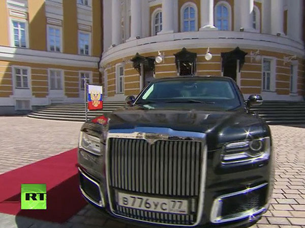 Ông Putin đã sử dụng 'siêu xe' mới công nghệ vượt xa xe của ông Trump tại lễ nhậm chức?