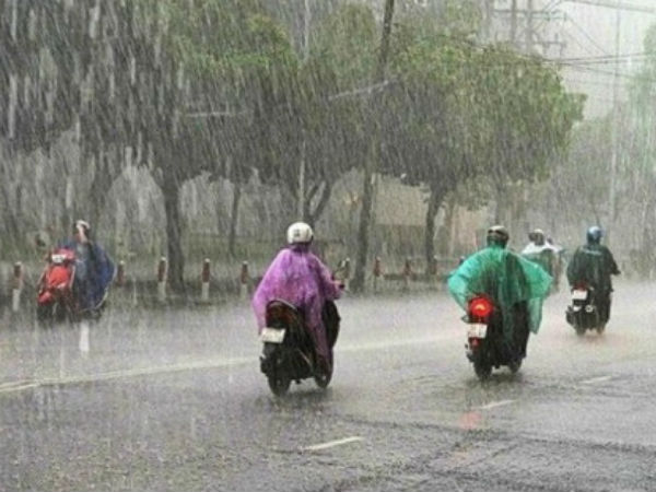Chiều nay miền Bắc mưa giông