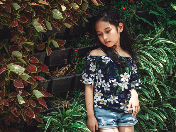 Con gái 7 tuổi của Minh Tiệp có khiếu làm mẫu từ bé