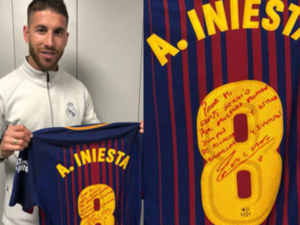 Iniesta bất ngờ tặng áo đấu El Clasico cuối cùng cho Ramos