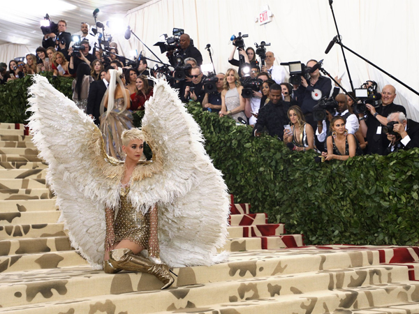Met Gala 2018: Sự kiện toàn sao 'khủng' nhưng Katy Perry mới là nhân vật chiếm trọn spotlight!