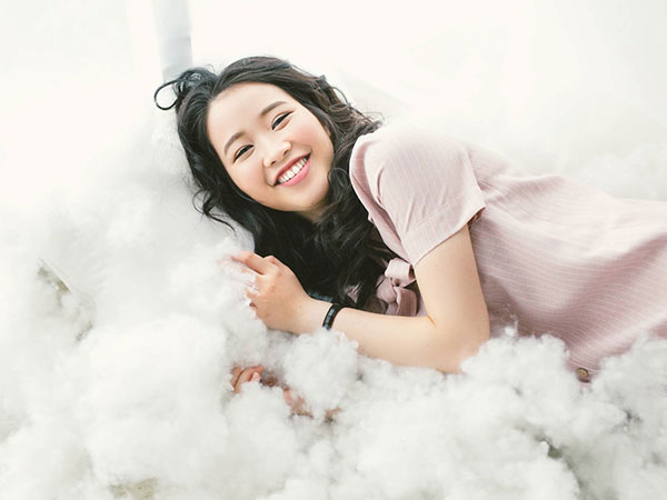 Nhan sắc đời thường của tân hoa khôi Ngoại giao giỏi tiếng Anh