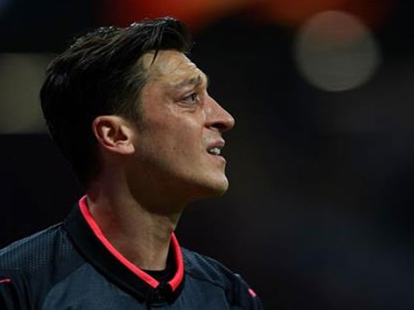 Nhiều cầu thủ Arsenal đã chán ngán với Mesut Ozil