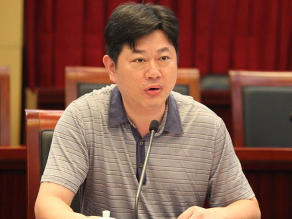 Thăng tiến thần tốc, quan trẻ TQ lộ mặt nhận hối lộ 'chân dài'