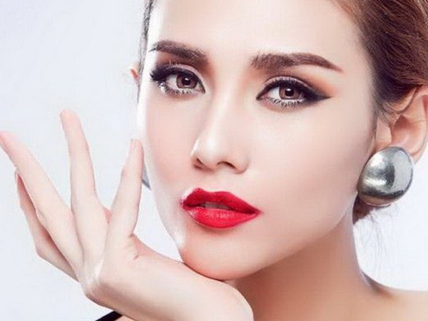 Võ Hoàng Yến chính thức ngồi ghế nóng The Face Vietnam 2018