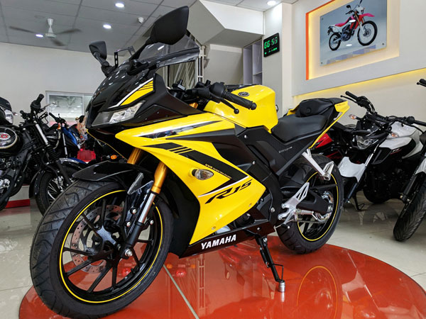 Yamaha R15 2018 giá 78 triệu đầu tiên về Việt Nam