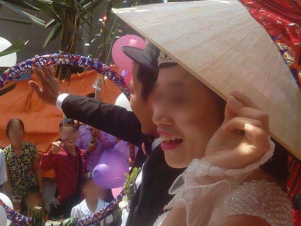 Đăng đàn nói xấu mẹ chồng lấy nón cưới của mình để đội, cô gái không ngờ bị chị em mắng mỏ