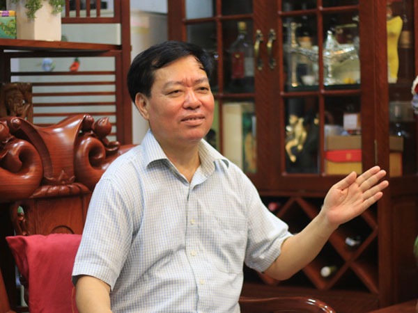 'Điều chỉnh lương phải đi liền với sa thải công chức kém'