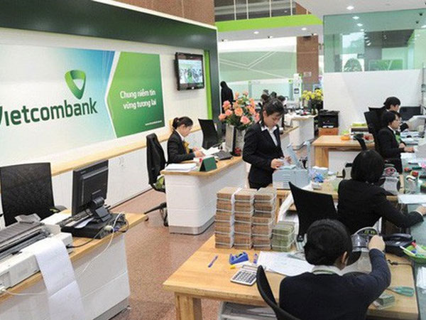 Sau SMS banking và Mobile Banking, Vietcombank lại tăng phí rút tiền qua ATM