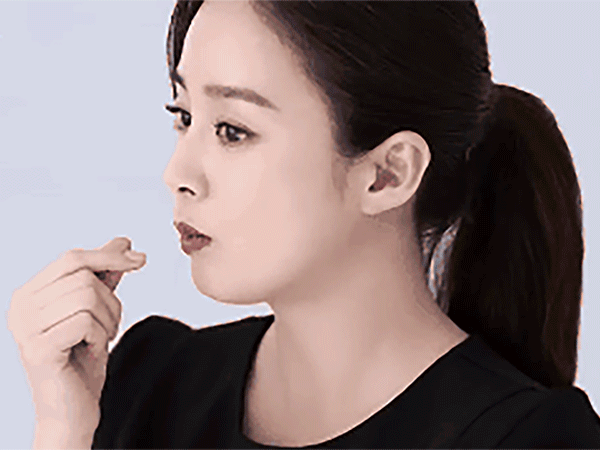Tái xuất sau khi sinh em bé, Kim Tae Hee được ngợi khen là 'bà mẹ bỉm sữa đẹp nhất thế giới'