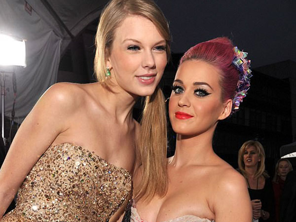Taylor Swift hào hứng khoe vừa được Katy Perry viết thư xin lỗi, chính thức kết thúc mâu thuẫn