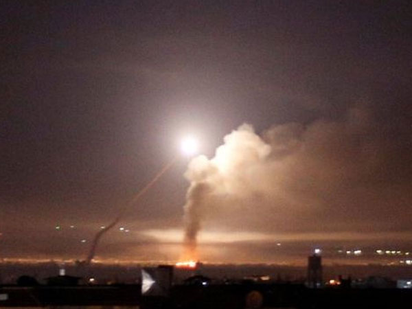 28 tiêm kích Israel phóng 60 tên lửa vào các mục tiêu ở Syria