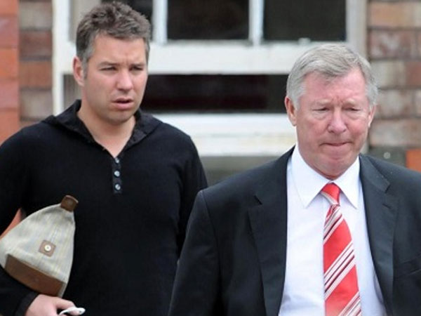 Câu nói đầu của Alex Ferguson sau hôn mê là về bóng đá