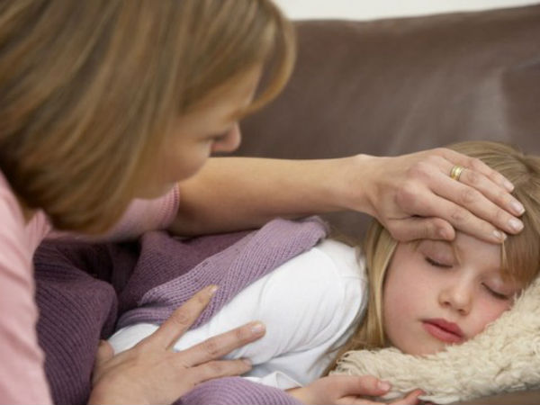 Cha mẹ cần xử lý thế nào khi trẻ em ốm trong thời tiết nắng nóng?