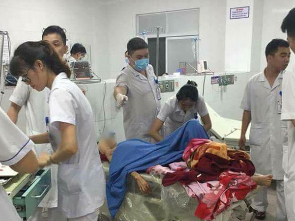 Chồng chém vợ nguy kịch: Mâu thuẫn từ chuyện xin phép đi thăm người ốm