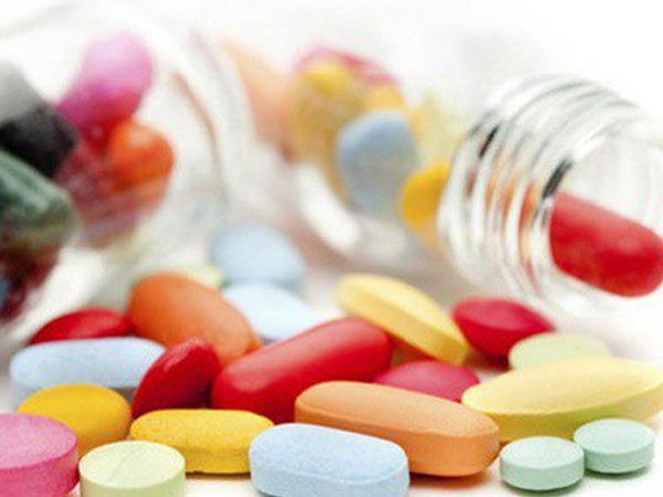 Có được pha thuốc kháng sinh với sữa?